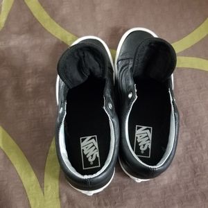Woman  Van's Skate Shoes  Black  size 5-7